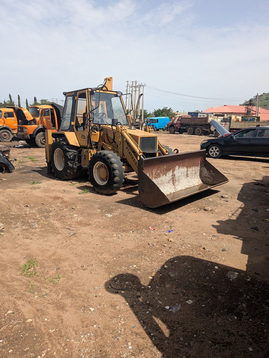 simontuleh's tweet photo. Foreign Used Fiat Allis BH 4.5 Backhoe for Sale and Ford Galaxy 2008 model available. Affordable for you. DM for price #HappyNewMonth #June2026 #Sales #Nigeria #trending https://t.co/ZBFNwPvi0d