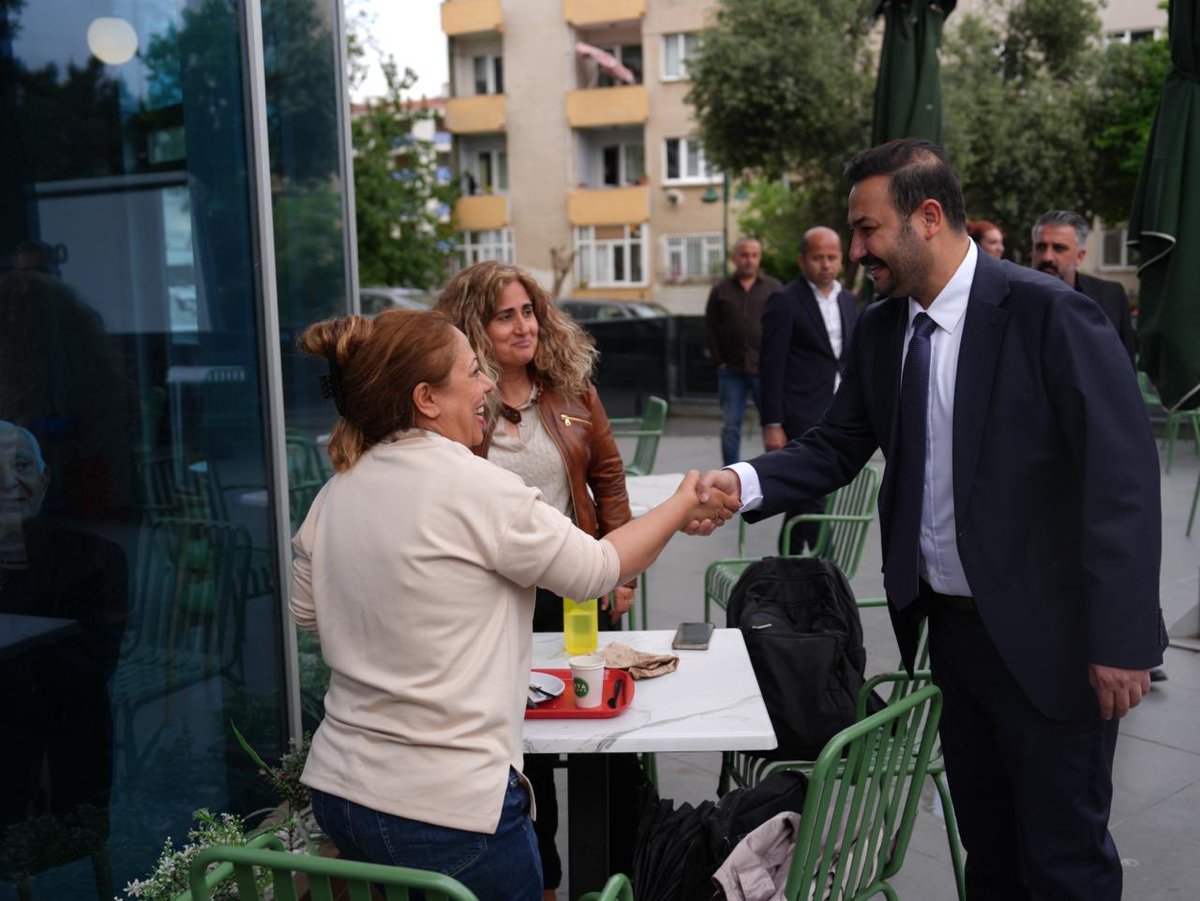 atasehirbld's tweet photo. Başkan Vekilimiz Murat Güneş, MSKM Ata Kafe’den Rıfat Ilgaz Kütüphanesi’ne, çamaşırhaneden Mustafa Kemal Ataevi’ne uzanan ziyaretlerinde komşularımız ve kursiyerlerimizle bir araya geldi. 🤍🏛️📚

Komşularımızın yaşamına değer katan hizmetlerimizi aynı özenle sürdürmeye devam ediyoruz. 🤝🏻

#AtaKafe #RıfatIlgazKütüphanesi #MSKM #Ataevi #Çamaşırhane