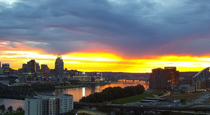 TeraBlake's tweet photo. Despite a few drops &amp; clouds, we have stunning start here in #Cincinnati! 

@Local12 https://t.co/Lqoq79HGrf