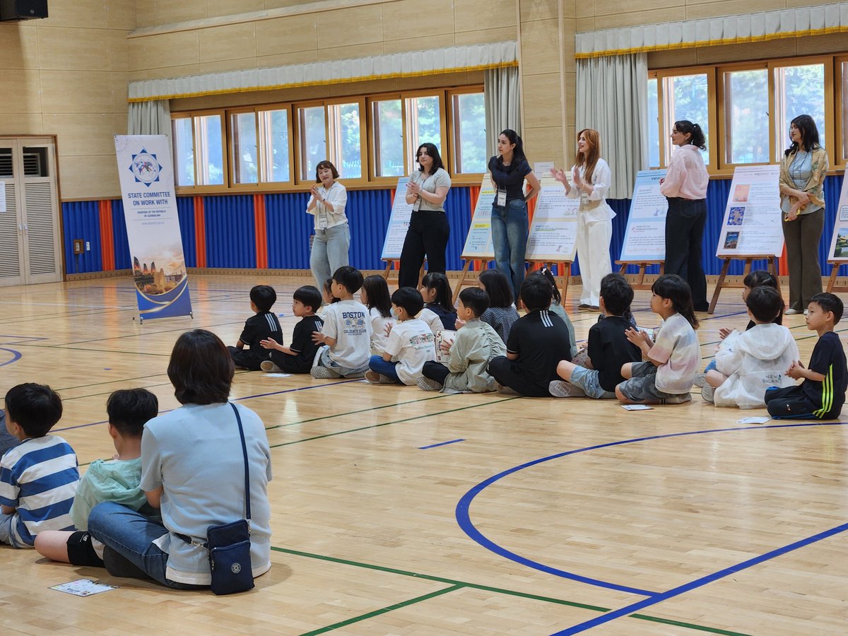AzEmbKorea's tweet photo. “Azerbaijan Day” was held at Baekhakcho Elementary School located in Incheon, Republic of Korea.
The event was jointly organized by the Embassy, ​​the Department of Multiculturalism of Inha University, the Incheon City Education Department and Baekhakcho Elementary School, with the support of the State Committee for Work with Diaspora of the Republic of Azerbaijan.
The main goal of the event was to introduce our country and culture to Korean schoolchildren.
The students participating in the “Azerbaijan Day” were given detailed information about Azerbaijan, presented national music and dance samples reflecting the rich culture of our country, and various interactive, educational and entertaining programs were organized with their participation.