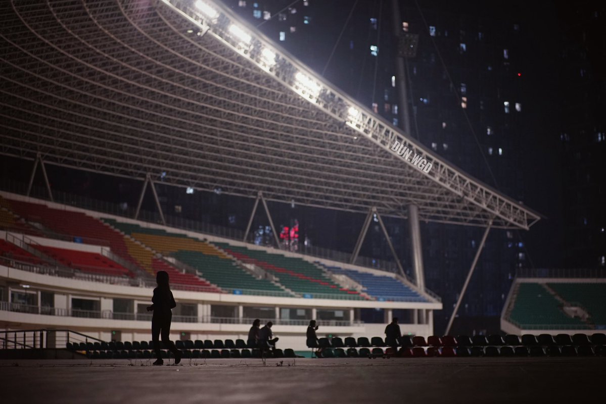 Pizzanicky's tweet photo. Night Runner

Sony A7 II
Planar 85mm f/1.4 https://t.co/u1gC0zJWXG