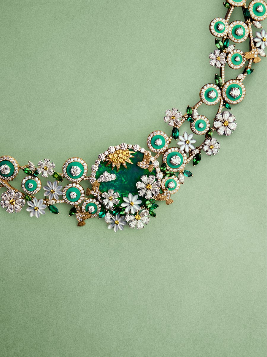 Dior's tweet photo. Diorissima.

The new Haute Joaillerie collection by Victoire de Castellane explores the art of collage through a fusion of floral, aquatic and celestial inspirations.

Shown at the Palazzo del Casinò, Venice.

#DiorHauteJoaillerie https://t.co/qgzDCdH6uk