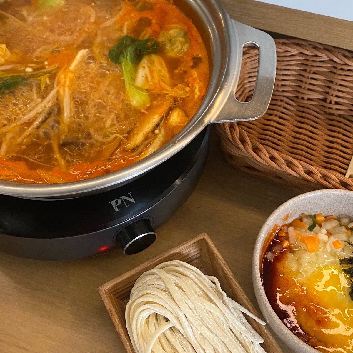 cheeze_muk's tweet photo. 📍샤브로 21
일단 혼밥하기 너무 좋았고 기본 야채, 고기 구성이 8-9,000원임 !!
기본, 얼큰, 반반, 마라 종류로 탕 선택 가능 !
죽, 칼국수 추가해도 12,000원 선에서 먹을 수 있어 좋았다 ..
매운거 좋아하시는 분들은 불닭 계란죽 <<< 이거 꼭 시켜드세요!! 매콤 고소하니 진짜 맛있어요 🤤 https://t.co/yHCHcG0bex