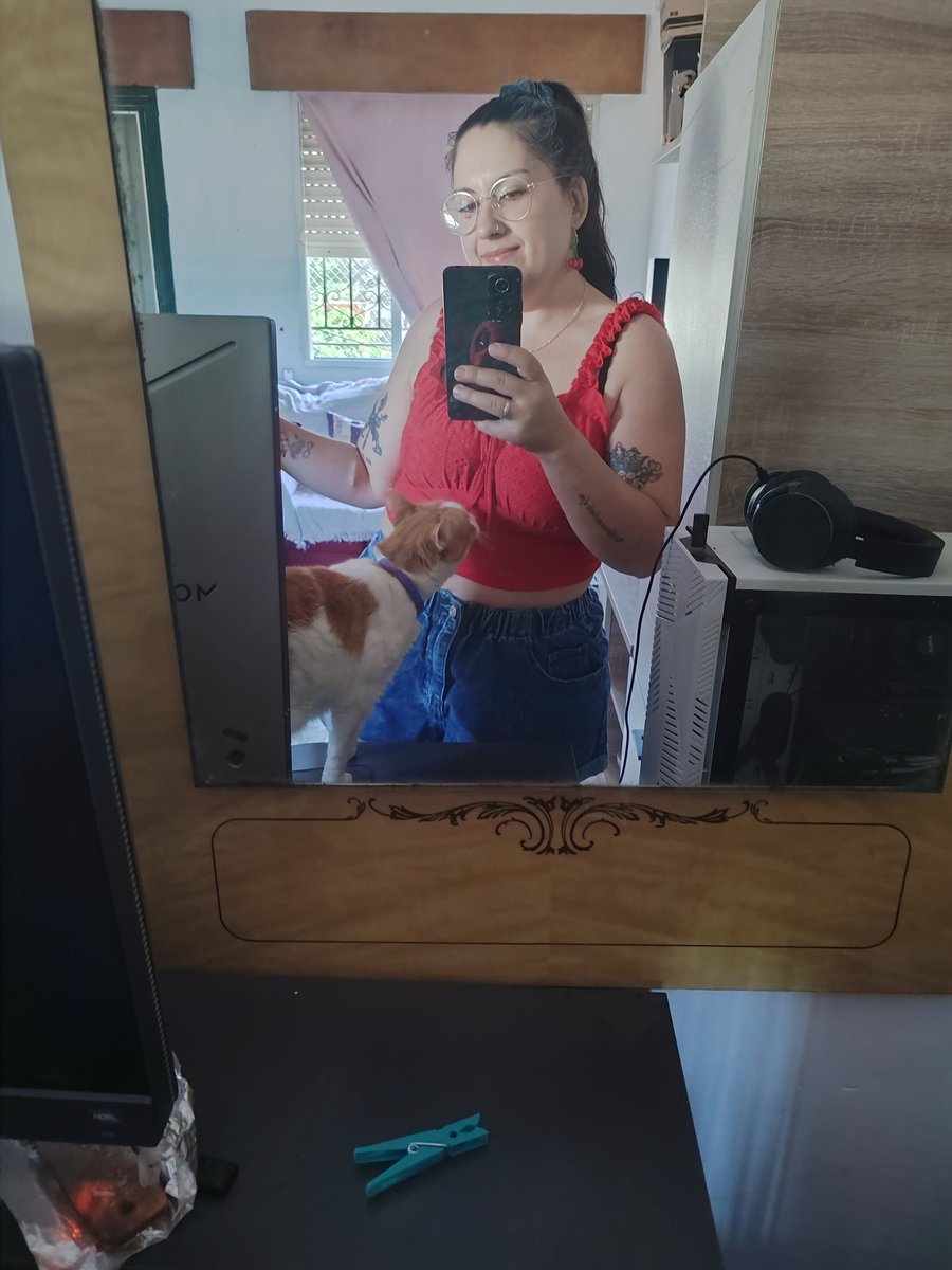 shewolfie1912's tweet photo. Vamos al rojo? Selina dice que si😌❤️ https://t.co/ktppOeULiS