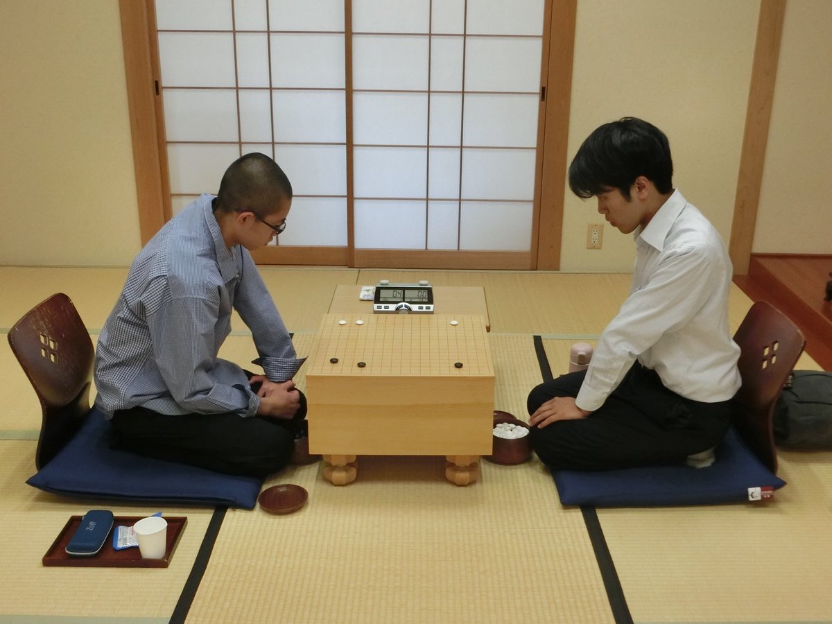 GUNYU_igo's tweet photo. 群遊2027ワイルドカード決定戦！
予選ブロックが開幕✨✨

本日「関西棋院男性ブロック」の2局が行われました！

熊木熙弥二段 対 髙橋良侑初段
熊木二段の1目半勝ち

熊木熙弥二段 対 平田蹴初段
平田初段の中押勝ち

平田蹴初段がベスト16へ進出となりました！
#群遊2027 https://t.co/r0baCsuZA6