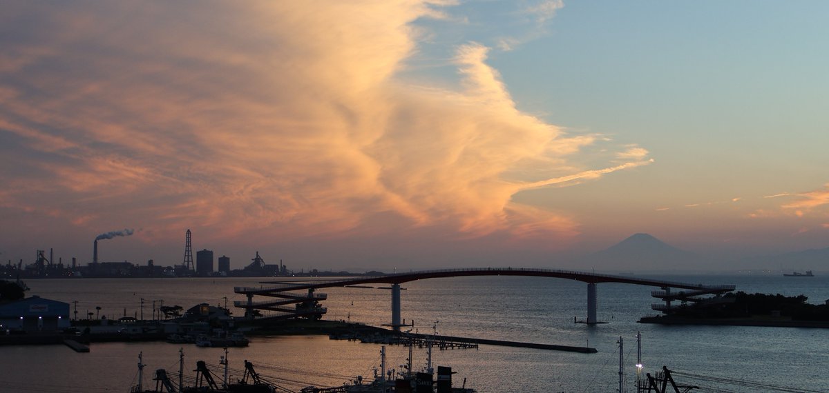 nk0010's tweet photo. 木更津のイマソラ・イマウミ

#木更津 #イマソラ #イマウミ https://t.co/IcCPnVj5of