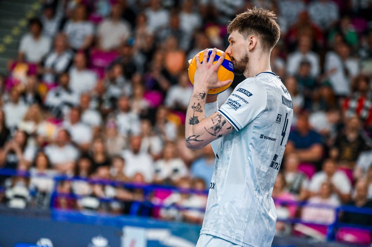 PlusLiga_'s tweet photo. Dwa sezony w @projektwarszawa i... @kuba_kochan żegna się ze stołecznym klubem ❌

W Warszawie wywalczył dwa brązowe medale #PlusLiga - ciekawe czy w nowym klubie wreszcie sięgnie po upragnione złoto? 🥇

Chyba że Kuba wybiera się poza #PlusLiga? 😉 Może coś wiecie? 🤪 https://t.co/9a1CJxKLAv