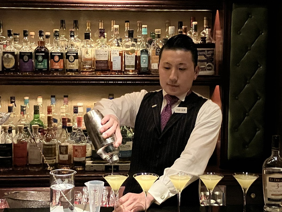 barsevenseasons's tweet photo. 【 カクテルコンペティション 】

6月14日に全国エリートバーテンダーカクテルコンペティションが開催されます。
セブンシーズンズからは平田が出場します！
2週間をきり、やる気と緊張感が増してきていると思います！
ご興味ある方はお店でチケット販売もしてますのでぜひお声掛け下さい^ ^ https://t.co/l1tIsZVGPM