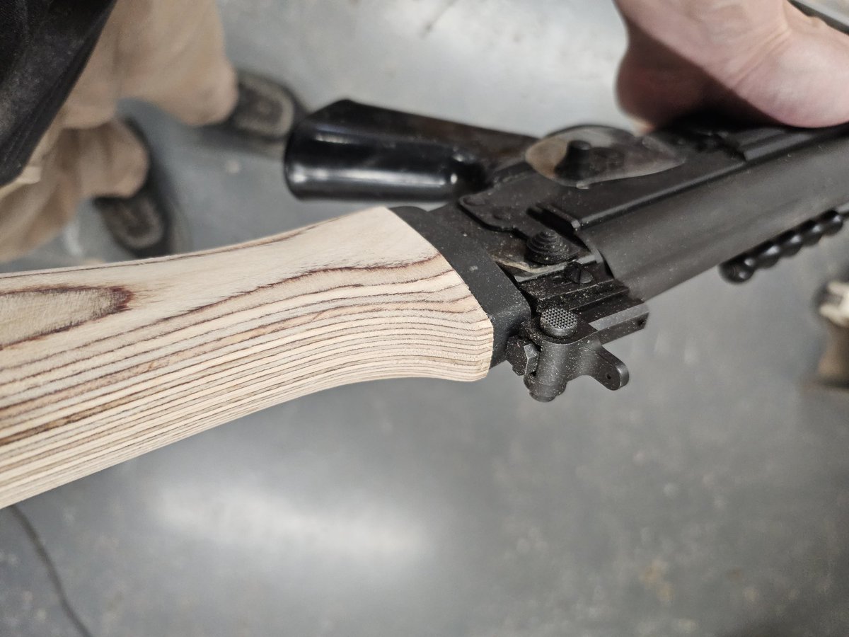 AirsoftShien's tweet photo. Type C FAL stock in all birch laminate. https://t.co/DZLjtIQTIS