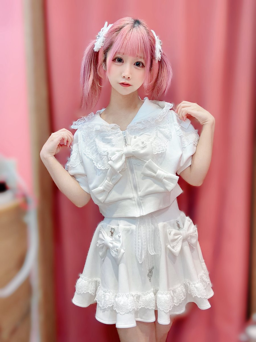 ToAlice_anya's tweet photo. ♡ToAlice池袋店♡
カジュアルに着れるセットアップ🤍
細部にもレースやリボンが付いていてラフなコーデでも可愛さを妥協しない1着になってます🌟⋆꙳
Sサイズ着用🐻❄️
・トップス ¥8360
https://t.co/ve6sUNAvMR
・スカパン ¥7040
・ヘアクリップ ¥1430
#ToAlice #PuppetBombs #ToAliceStaff https://t.co/RzX1coMhE2