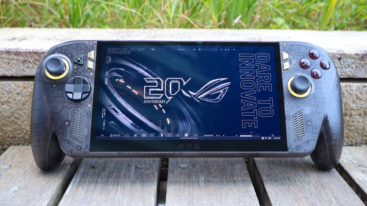 RetroGameCorps's tweet photo. ASUS is launching a new OLED ROG Xbox Ally X20 handheld PC, with a bigger and better screen, improved controls, and a translucent black shell. Here are my first hands-on impressions: https://t.co/HOJYmN4Sxt https://t.co/wi7KlZOBPI