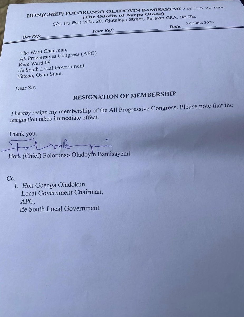 MrBanksOmisore's tweet photo. Beautiful Monday morning to the good people of Osun State.

Another defeat for Osun APC as Hon. (Chief) Folorunso Oladoyin aka  BAMBAM resigns from the party. 

Former Commissioner for Education under Oyetola, two-term House of Assembly member, and the overall APC leader in Ife South. A chieftain, not a foot soldier of data boy

Oyetola’s APC is bleeding. And it’s not stopping.