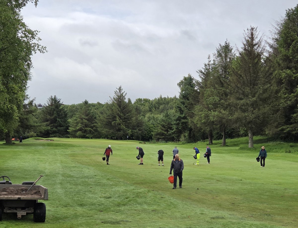 Falkirk_Greens's tweet photo. Big thank you to the group of members who gave up their time this morning to divot some fairways 🙌 your efforts are much appreciated ⛳️⛳️👏👏 https://t.co/sZD98jufvH