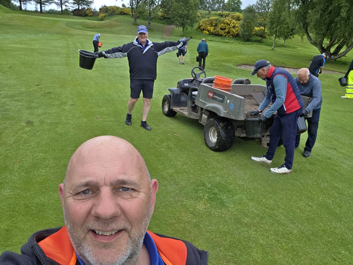 Falkirk_Greens's tweet photo. Big thank you to the group of members who gave up their time this morning to divot some fairways 🙌 your efforts are much appreciated ⛳️⛳️👏👏 https://t.co/sZD98jufvH