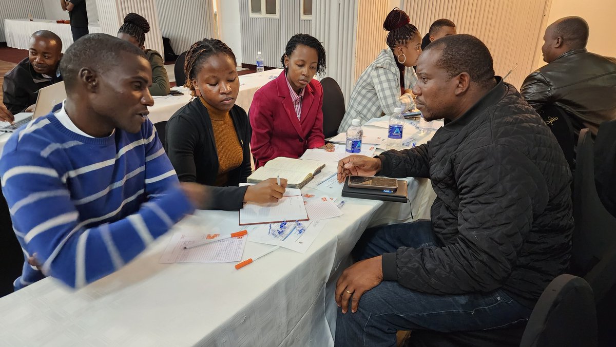 FAOZimbabwe's tweet photo. Youth Voices Shaping the Future of Zimbabwe's Agrifood Systems!

💬🧑🏾‍🌾 #ZYIASIP Participants are now working in groups to identify investment gaps, opportunities, risks &amp; financing options across key value chains.

����🐐🐓🐄🫘🌾🍎🥑🌱📈 #YouthInAgriculture https://t.co/92LBeI8SFd