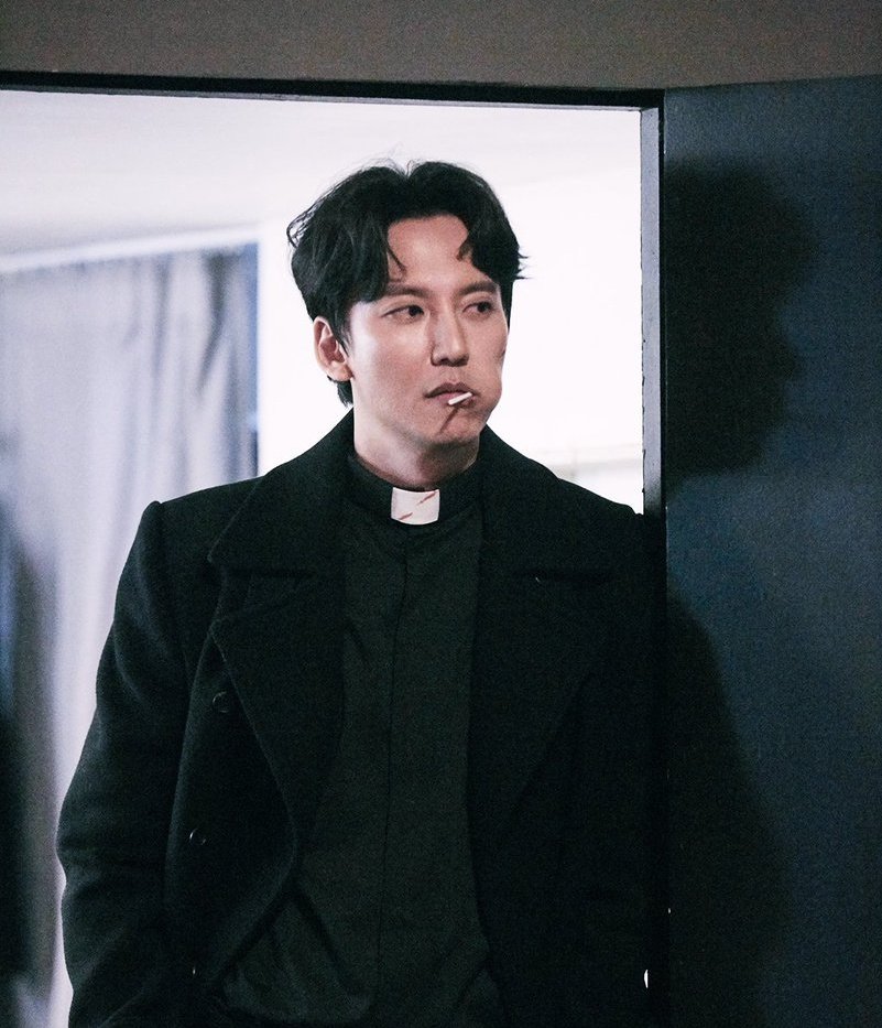 sun_road313's tweet photo. 네 배우 김남길씨가 또 작품을 위해 얼굴을 갈아끼우셨다는 소식입니다 감사합니다 https://t.co/GqyIWAJ7YP