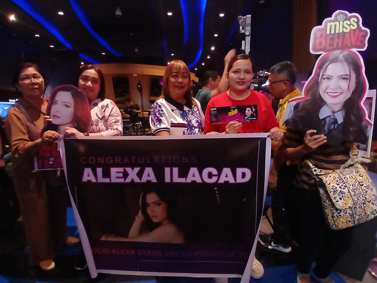 cctvofALEXA_'s tweet photo. Solid Alexa Stans 🩷🎀

MISS BEHAVE PREMIERE NIGHT
#AlexaIsMissBehave
#MissBehaveGrandPremiere https://t.co/JJG0KheLnP