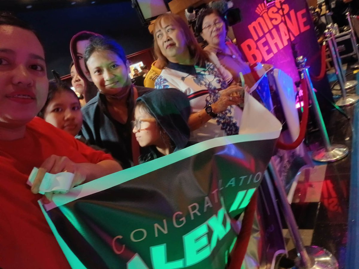 cctvofALEXA_'s tweet photo. Solid Alexa Stans 🩷🎀

MISS BEHAVE PREMIERE NIGHT
#AlexaIsMissBehave
#MissBehaveGrandPremiere https://t.co/JJG0KheLnP