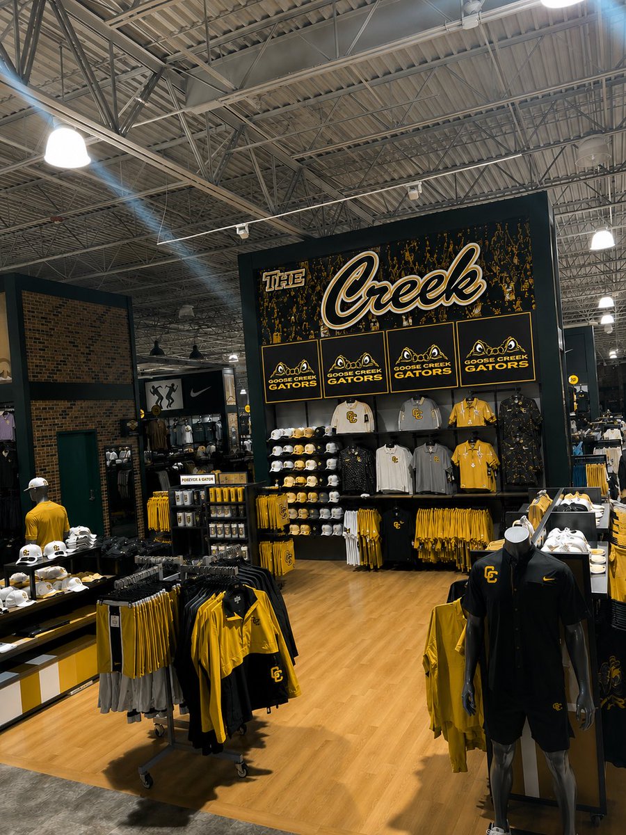 GCGatorFootball's tweet photo. Gators team store opening soon. Stay tuned for the link to order your Gator gear. @jfordham21 @lee_ttaylor @coachdpadilla @CoachDougShaw @ShonBay24 @coach_mallard @T8KM_academy @RavenelMelvin5 @troyjohnson81 @GCGatorAthletic https://t.co/LAiBNEXUrn