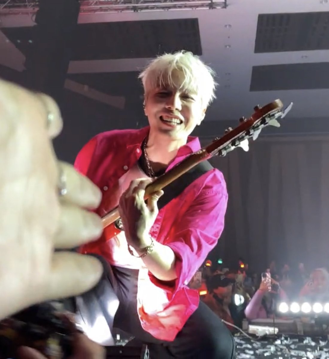 emblesham's tweet photo. Memories with #TheRose @TheRoseTOUR2026 #ROSETOPIA #ROSETOPIA_Memories https://t.co/AlQk8I1EO9