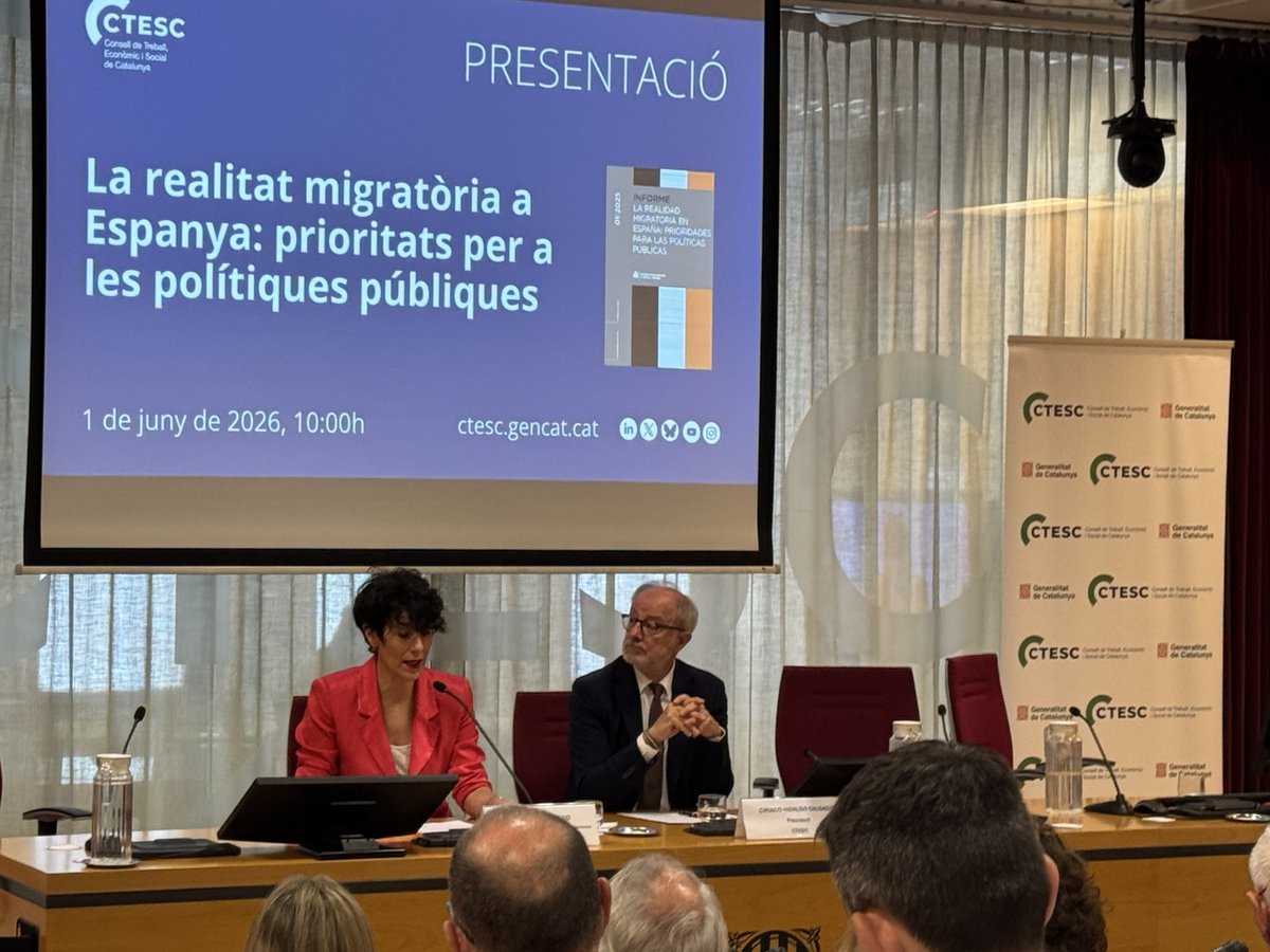 CTESC's tweet photo. 🗣️ Realitza la cloenda de l'acte Elma Saiz, ministra d'Inclusió, Seguretat Social i Migracions i portaveu del Govern d'Espanya.

✅ Saiz ha esmentat en la seva intervenció el paper altament exemplar de la Generalitat pel que fa a les seves polítiques d'immigració a tots els àmbits.

✅ També ha destacat que l'informe que s'ha presentat va ser encarregat "perquè les polítiques públiques s'han de realitzar des de les dades i l'evidència. Així, constatem que la immigració, ben gestionada, és una oportunitat de creixement".
