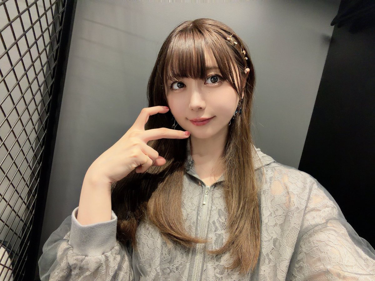 東城りお tweet media