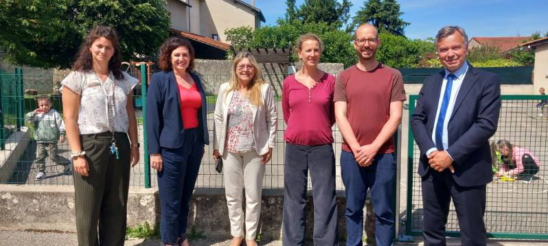 Dsden07's tweet photo. Visite de T. Aumage, DASEN de l’Ardèche dans les écoles de la circonscription d’Annonay en présence des élus municipaux. A la rencontre des acteurs de terrain à Bogy, Colombier le Cardinal et Andance. https://t.co/ByHFVV9TOy