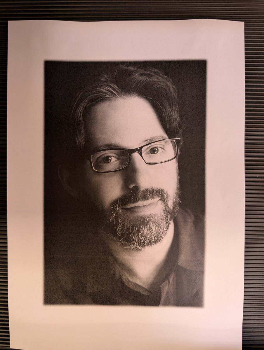 bibdulcechacon's tweet photo. Nada mejor para estas próximas vacaciones veraniegas que nuestra recomendación del libro del mes de junio: "Hasta que empieza a brillar" de Andrés Neuman. Un bonito homenaje a la historia y a la persona de la gran María Moliner. Que la disfrutéis. Buen verano 📚📖🌅🌄🤓 https://t.co/0cWuJFH10d