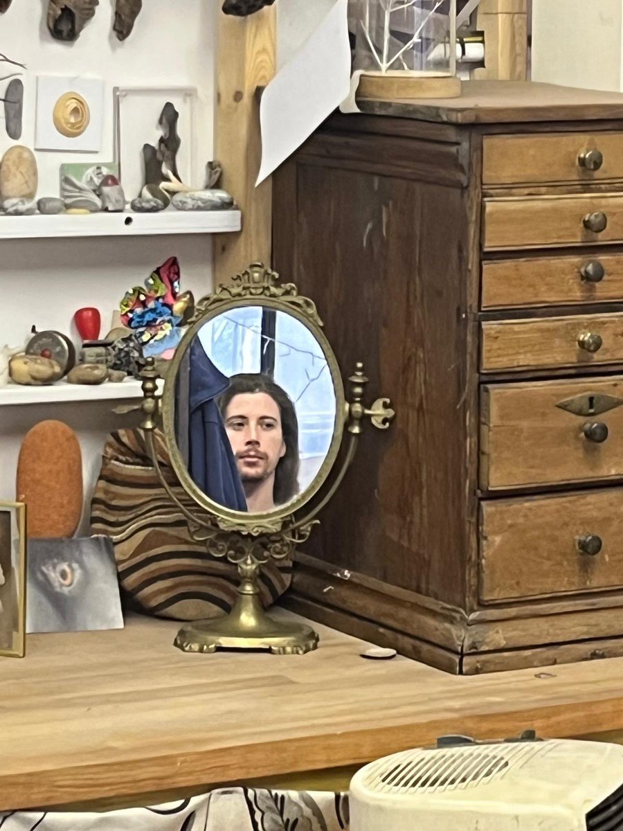 _valerix's tweet photo. mirror-mirror in a past life https://t.co/8xzSkMP9ah