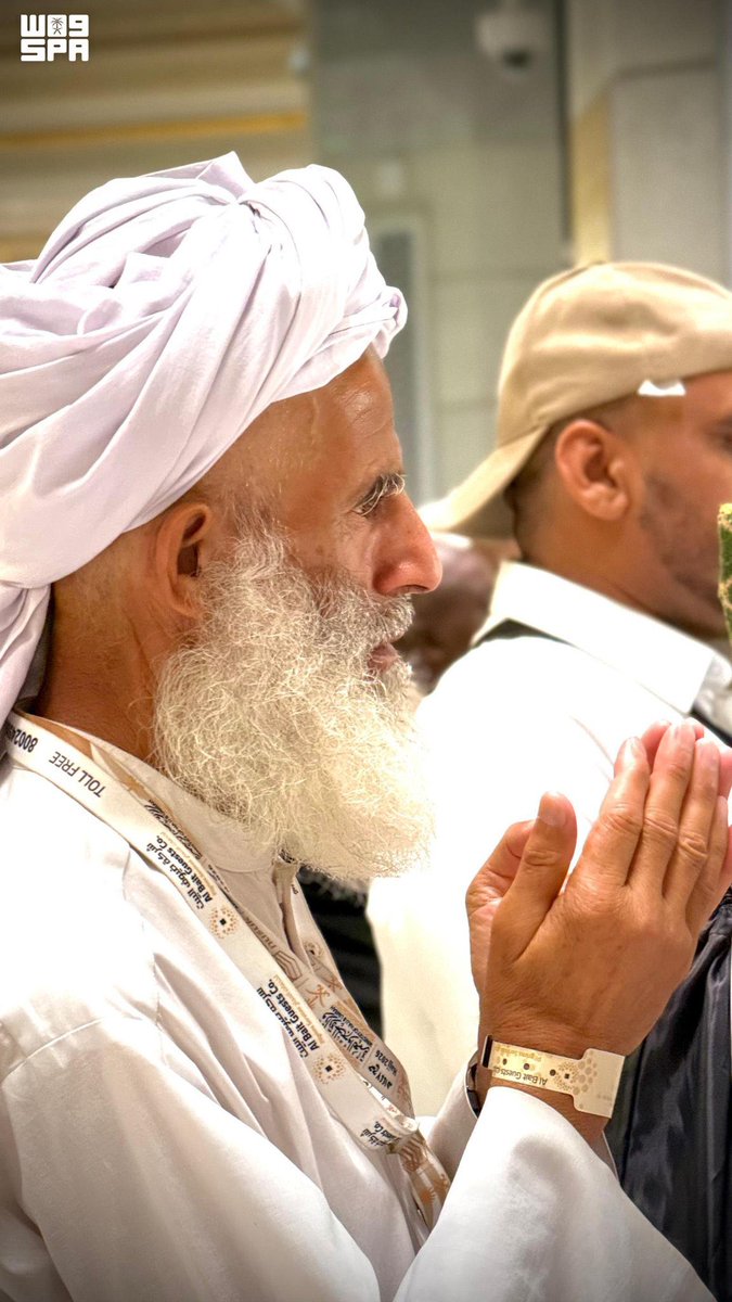 insharifain's tweet photo. Closing supplications… The prayers of the pilgrims rise to the heavens in the sacred precincts of Masjid Al Haram. https://t.co/hdcKlMSPyF