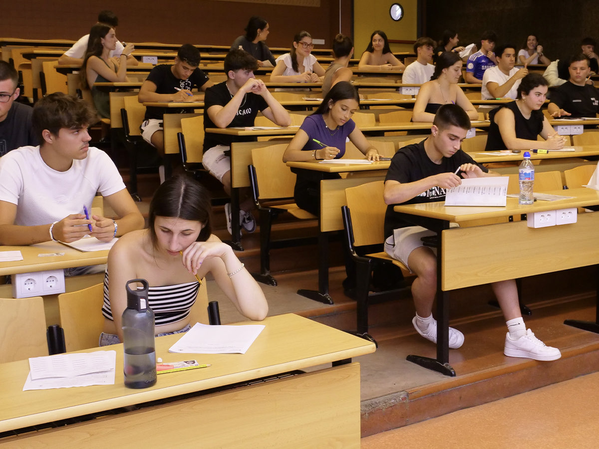 UniversidadMH's tweet photo. 🍀 ¡Mucha suerte a tod@s l@s estudiantes que hoy empiezan los exámenes finales! https://t.co/5VK5rg2BEP