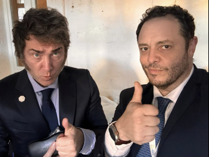 Newstadok's tweet photo. 🟢🚨 AL HORNO: MARCELA PAGANO ENFRENTA LA CONTRAOFENSIVA OFICIAL POR ENSUCIAR A REIDEL

✍️ @pedropaulin 

https://t.co/9b2ob8eK5S https://t.co/2G3m2cw6P2