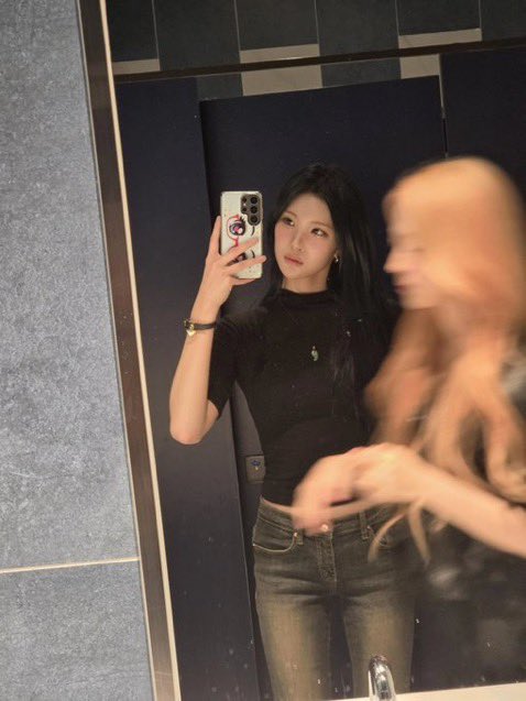 faliennn's tweet photo. kim juun klo buat tweet pasti 'TWT PLEASE DO YOURE MAGIC LAGI MIRROR SELFIE KETEMU CEWE CANTIK 🫪' https://t.co/7Wby7ePMzW