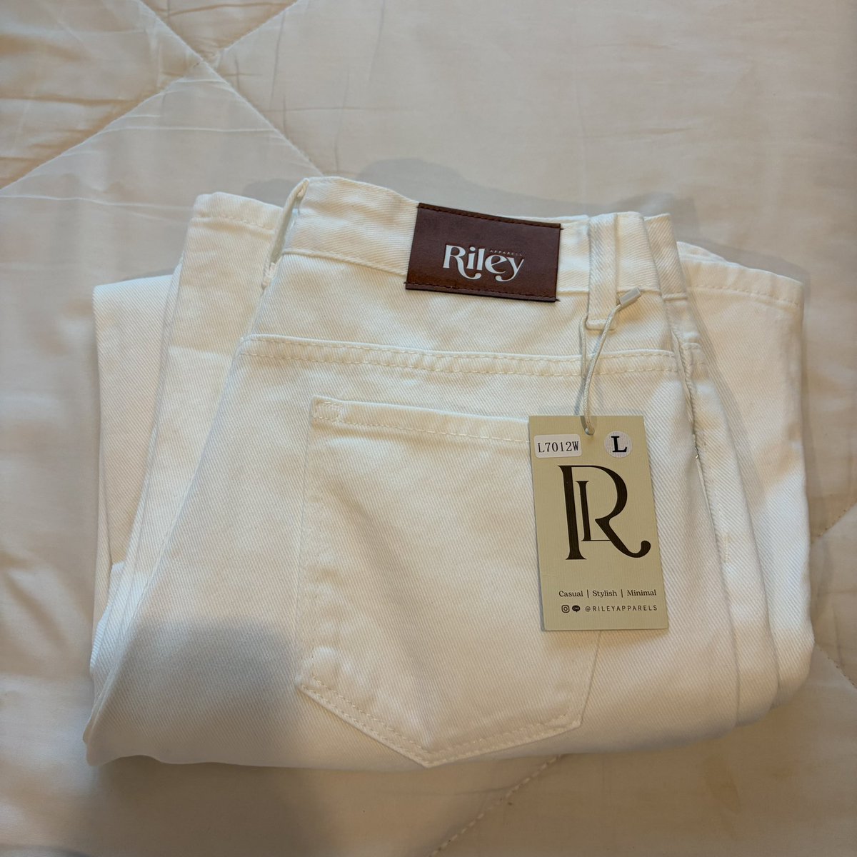 GGuitarrrx's tweet photo. ♡ Riley.apparels Virgin jeans สี white 
♡ size L 30-31 สะโพก40-41 ยาว 41.5

🪽 500 ฿ freeship 
 📍ยังไม่ได้ใส่ แค่ลอง ป้ายยังไม่ได้ตัด 

#ส่งต่อrileyapparels #ส่งต่อpromthong #ส่งต่อriley #ส่งต่อvghbkk #ส่งต่อstylistshop #rileyapparels #stylistshop https://t.co/aXnuUL2qqD