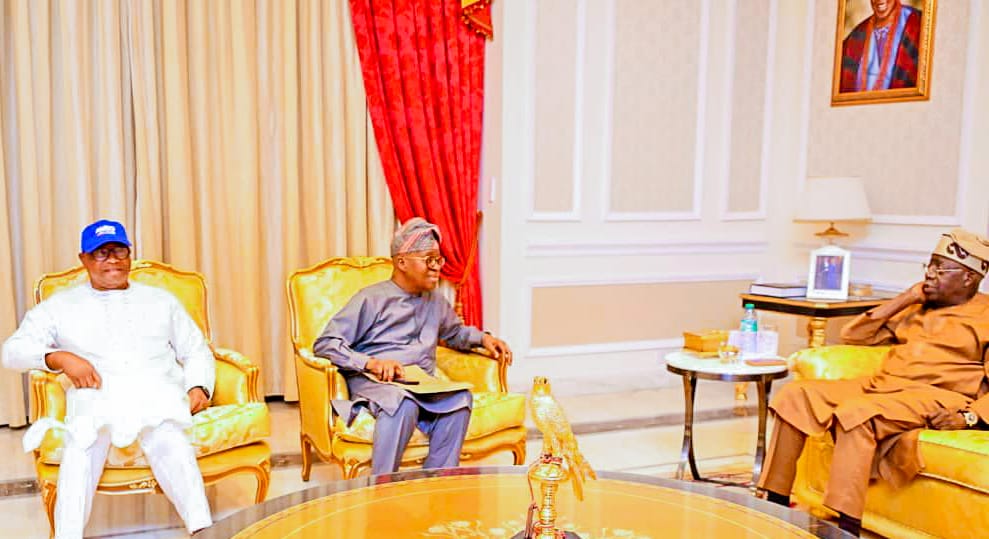OyebamijiBola's tweet photo. I had the honour of joining our leader, His Excellency, Dr. Isiaka Adegboyega Oyetola (@GboyegaOyetola), CON, to pay Sallah homage to our father and national leader, His Excellency, President Bola Ahmed Tinubu (@officialABAT), GCFR, Commander-in-Chief of the Armed Forces of the Federal Republic of Nigeria.

By the grace of God and the support of the people of Osun, I remain confident that in the coming year, I will return for this same noble visit as the Governor of our dear state, alongside other progressive governors, in continued service to our people and the advancement of our shared vision for a greater Nigeria.