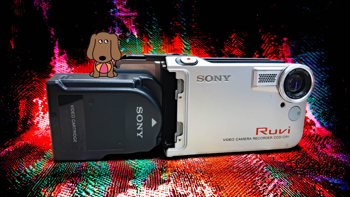 marushin1946's tweet photo. SONY Ruvi

1998年発売のテープカートリッジに動画、静止画を記録します。2026年現在までの間カメラのレンズを通してテープにはどんな映像が記録されてきたのでしょうか、想像するとロマンがありますね。 https://t.co/HyYk0BK5HG
