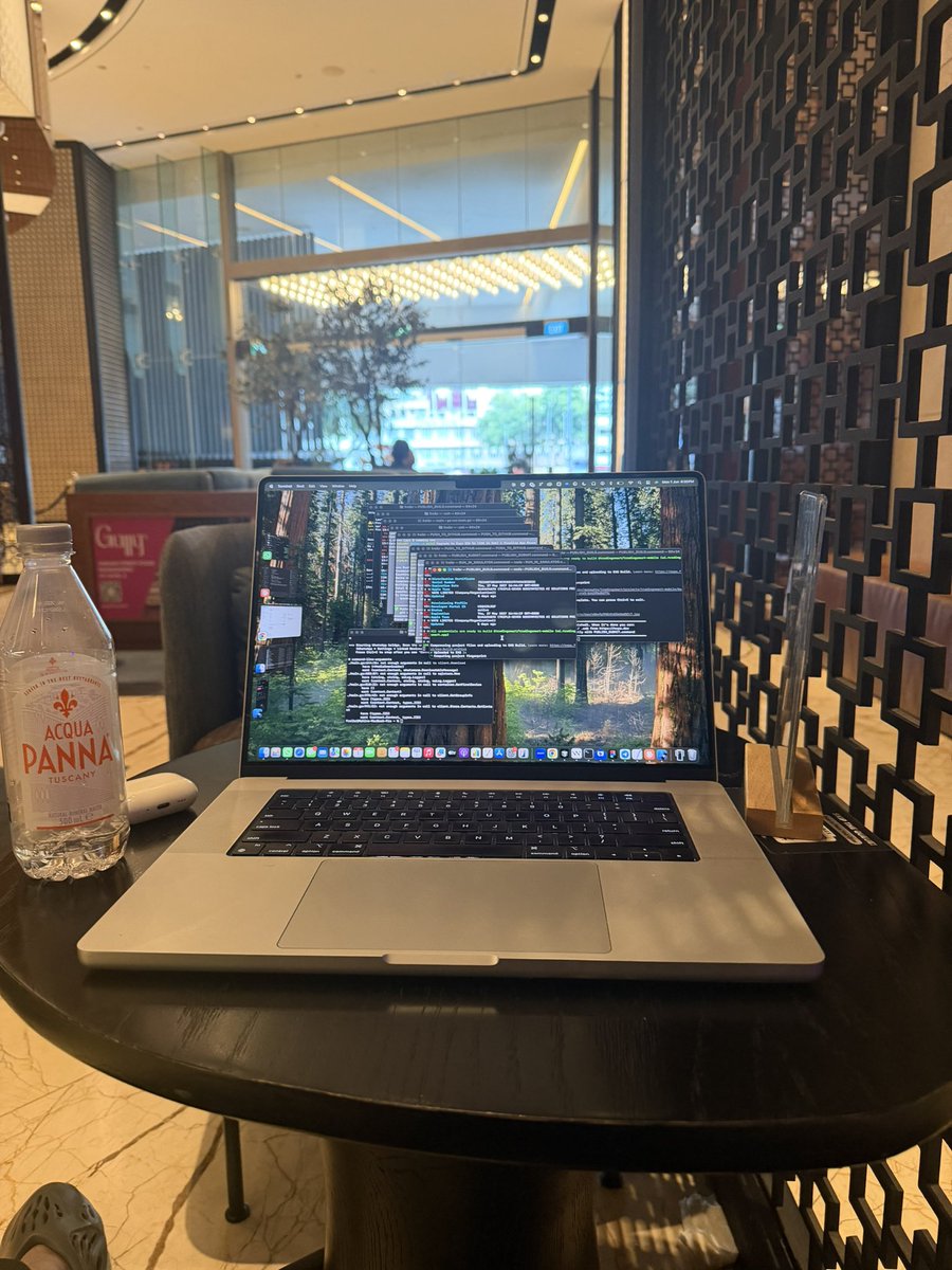 Mahinbs's tweet photo. It's truly amazing to connect with millions of people using just a laptop! https://t.co/F7AHpi3zTe