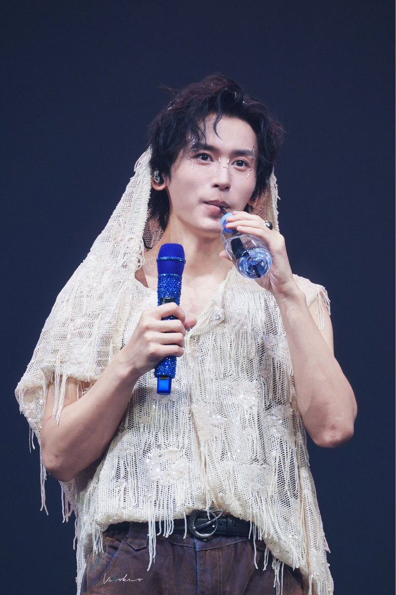 _ac669's tweet photo. 20260503 镜🪞Fanmeeting  @ KL
可爱大儿童节日快乐🥳
#ZhangZhehan
#张哲瀚 #張哲瀚 #ZZH 
#チャンジャーハン 
#장철한 #จางเจ๋อฮั่น
#zhangzhehan_super3
#WordOfHonor 
#山河令 https://t.co/ISHEBuC384