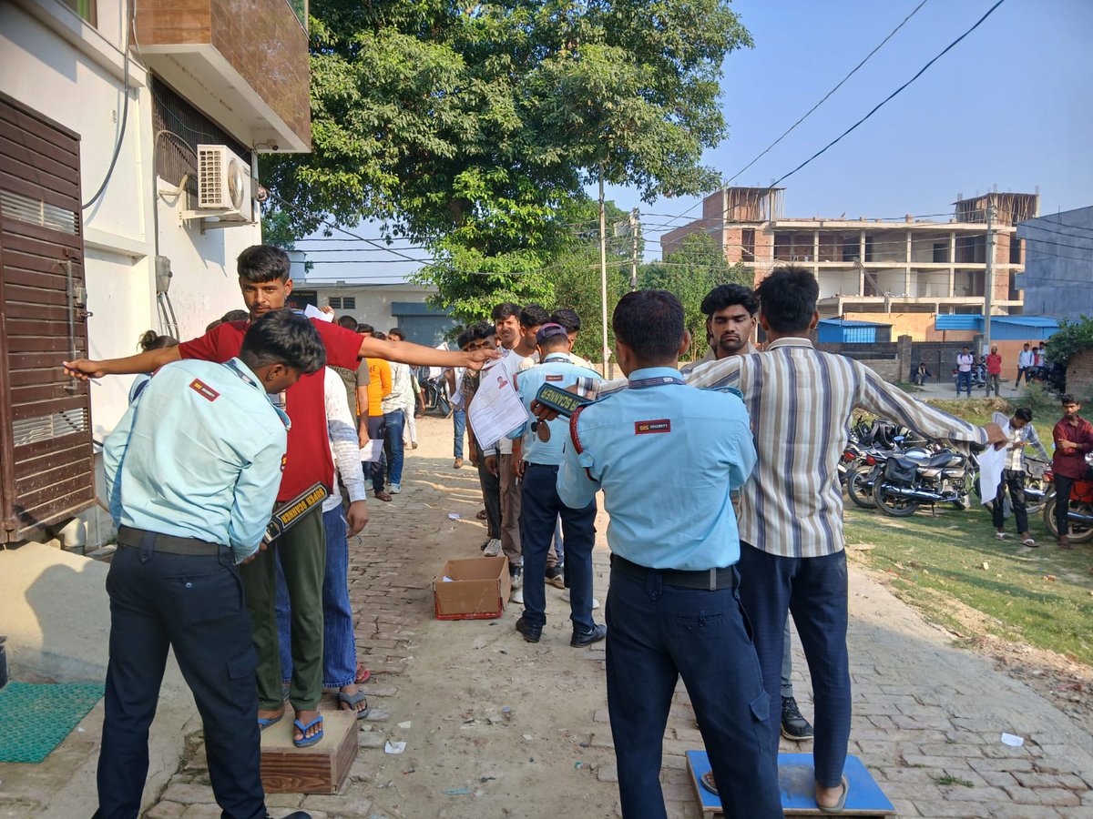 ProDefLko's tweet photo. Comprehensive coordination with District Administrations, local military authorities, and examination agencies has been ensured by all AROs within the Zone to facilitate the seamless conduct of the examination and provide necessary support and guidance to the candidates.

(4/4) https://t.co/Yuq2HVx9XR
