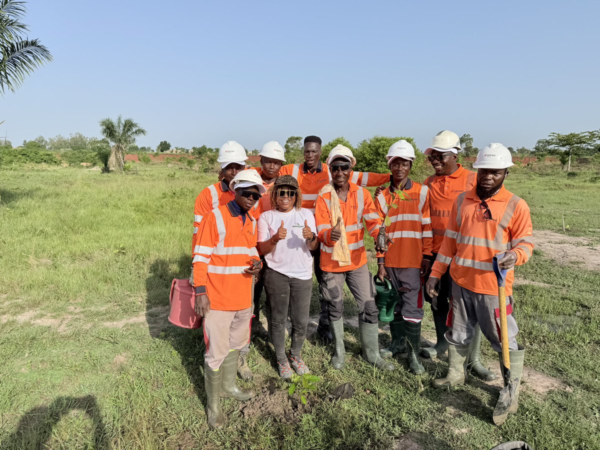 RolandeAziaka's tweet photo. 1er juin 2026, journée nationale de l’arbre 🌱 au Togo. Toutes et tous mobilisé-es pour notre maison commune, Notre mère Terre Gaïa ce matin au centre d’enfouissement d’Aképé pour le lancement national de reboisement.
Restons connectés pour suivre en son et image cette édition💚 https://t.co/ADPVDh3w3S