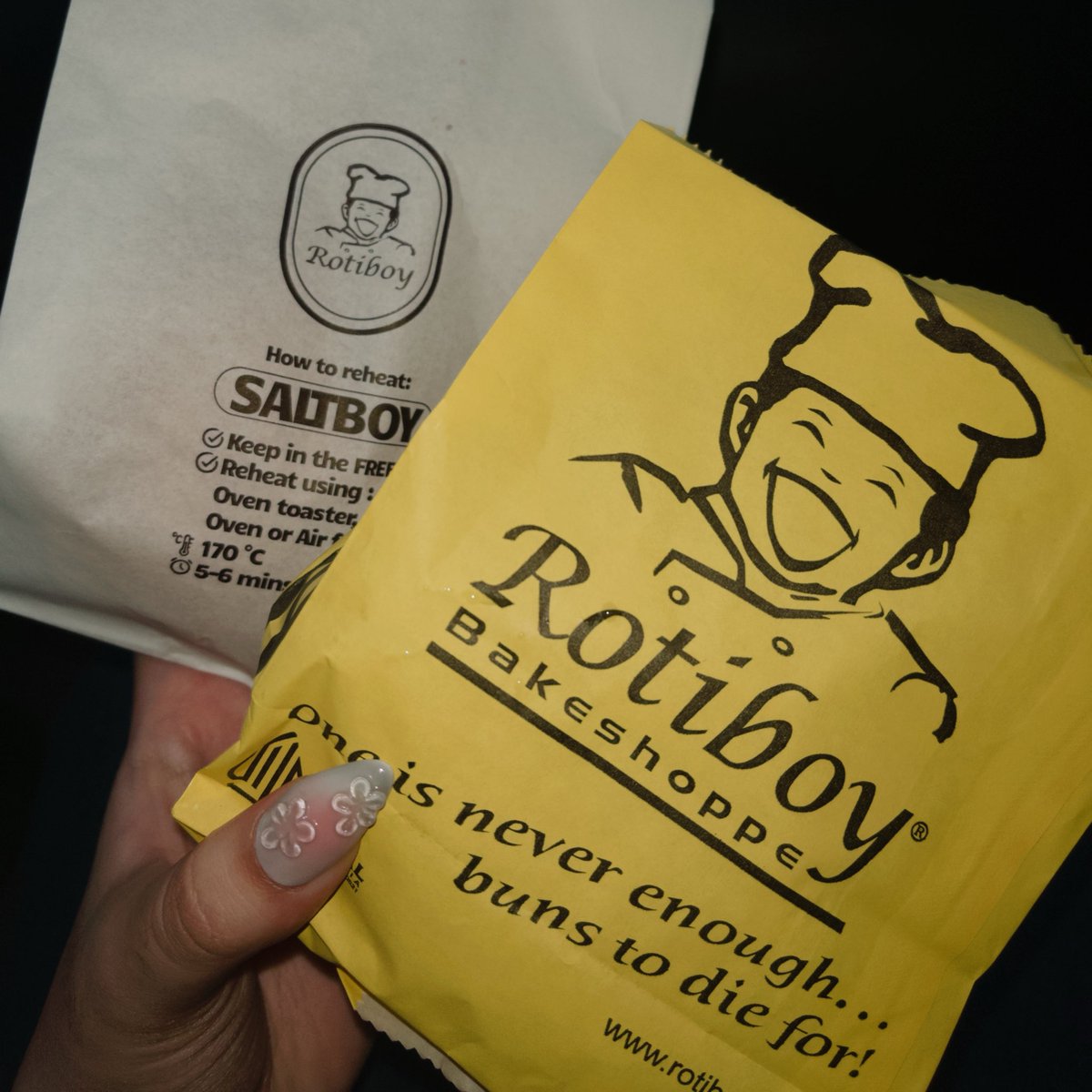 Saltboy Roti makanan yg hrs dibeli kalo ke mall versiku: reddog combo 6 + saltboy ...