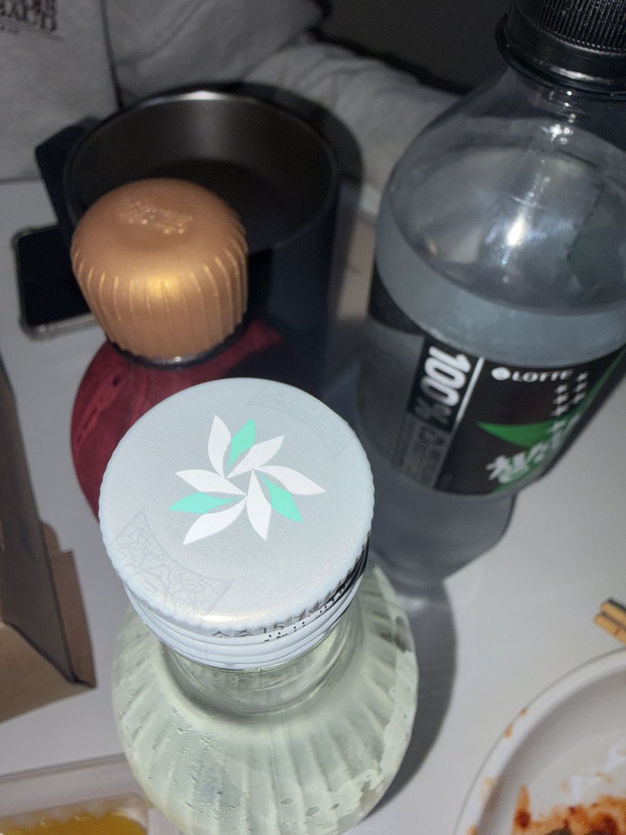 khumhm's tweet photo. 이여자들 오늘 다들 너무 기특하다고 복소사마시면서 눈물또르르흘림...ㅡㅠㅜㅜ 여자들이 왜이렇게 트레저를 사랑해😭😭 https://t.co/v73wmhQmxq