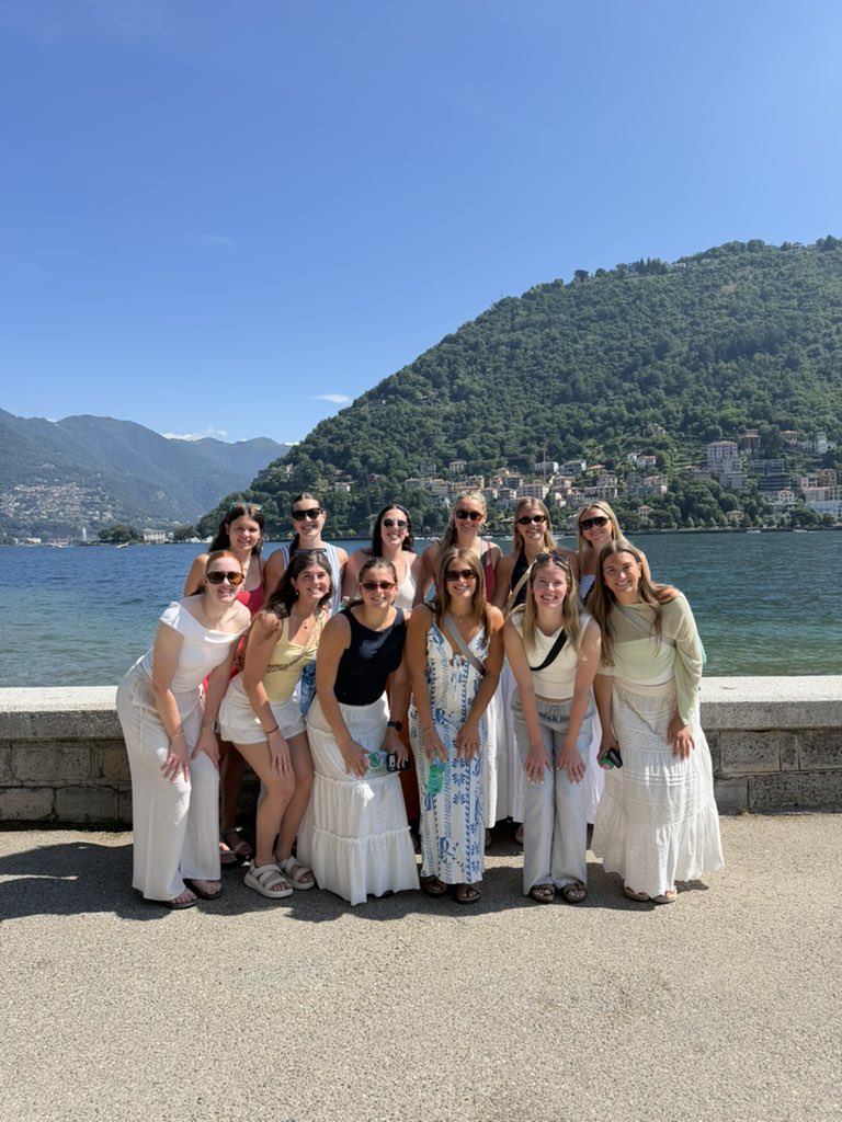 SMSUVolleyball's tweet photo. Lago de Como https://t.co/eWTiGuzmrS