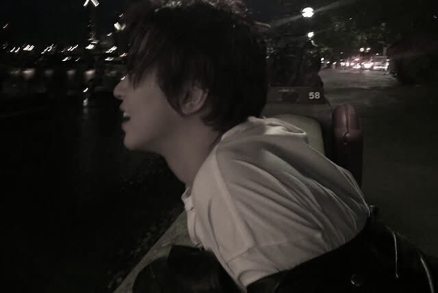 iaechan's tweet photo. watching the world move while i stand still. https://t.co/hIGmrUoPsU