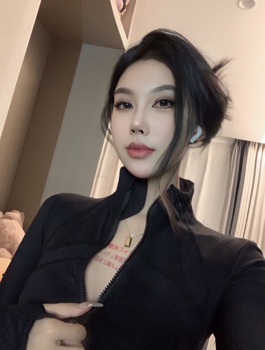 gartenweg's tweet photo. 广东小主播
重金拿下拍摄激情性爱视频，线上性感女神，线下床上母狗 清纯颜值女大学生 表面一副可爱迷人的模样 私下里却暗藏一颗骚母狗心 穿着诱人的黑丝.脖子带着母狗项圈.勾引男主 被多种姿势啪啪 粉穴粉嫩 娇喘声真好听！

🔞完整版视频群内已更新 附带日常生��照 https://t.co/YICZue8nEZ