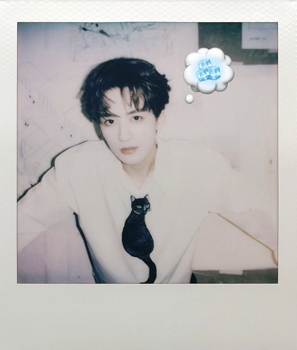 hlldiary's tweet photo. [260601] He Luoluo Weibo Update

Not wanting to grow up today.
Happiness level: 9% ✌🏻

#HeLuoluo #何洛洛 https://t.co/Kr0ons3qoQ