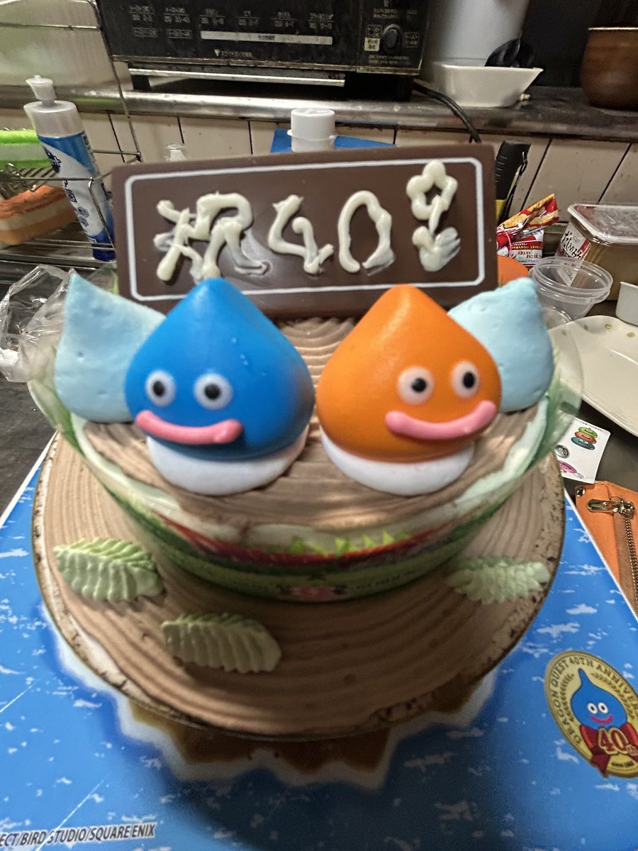 knaojiro's tweet photo. サーティワンのコラボケーキ買いました。
#サーティワン
#ドラクエ
#コラボ
#アイスケーキ
#アイス https://t.co/PbBKzUgPlu