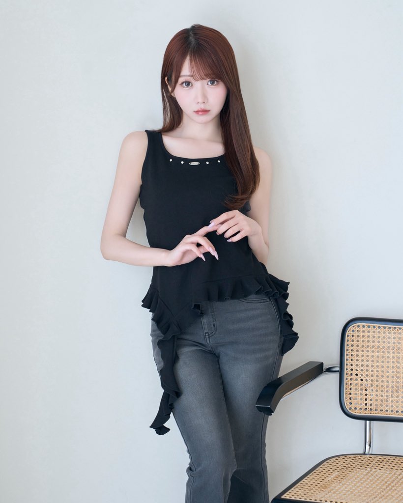 rosemuse_'s tweet photo. ┈𝑛𝑒𝑤 𝑎𝑟𝑟𝑖𝑣𝑎𝑙

"Frill hem tank top"
color:white/black
¥6,600(tax in)

裾のフリルとデコルテのビジューで
かわいらしさをプラスしたタンクトップ

⁡ ↪︎ popup store 大阪先行販売
    web store 6月下旬予定

#RoseMuse https://t.co/wmSAb1b66l