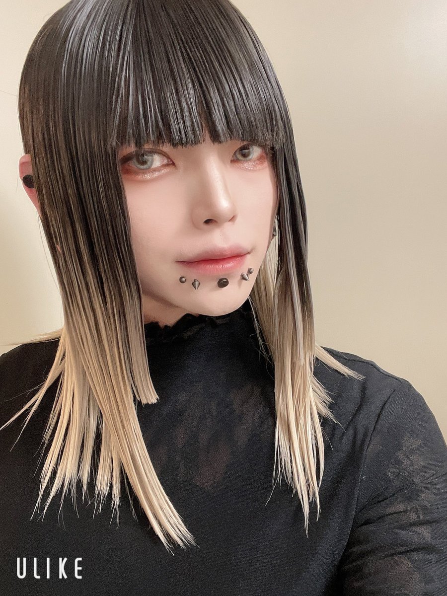 show_oblivision's tweet photo. 明日は＠NYNM2019 にて
お誕生日カウントダウン🎊
めっちゃ台風やん🌀
誰も来なくても1人でやっちゃうもね( ˘ω˘ )
図々しくリスト置いておきます
https://t.co/rRckQUjvOL

お仕事のお顔メイク濃い目で今日もしゅっきーん https://t.co/6tCy0Qxohj