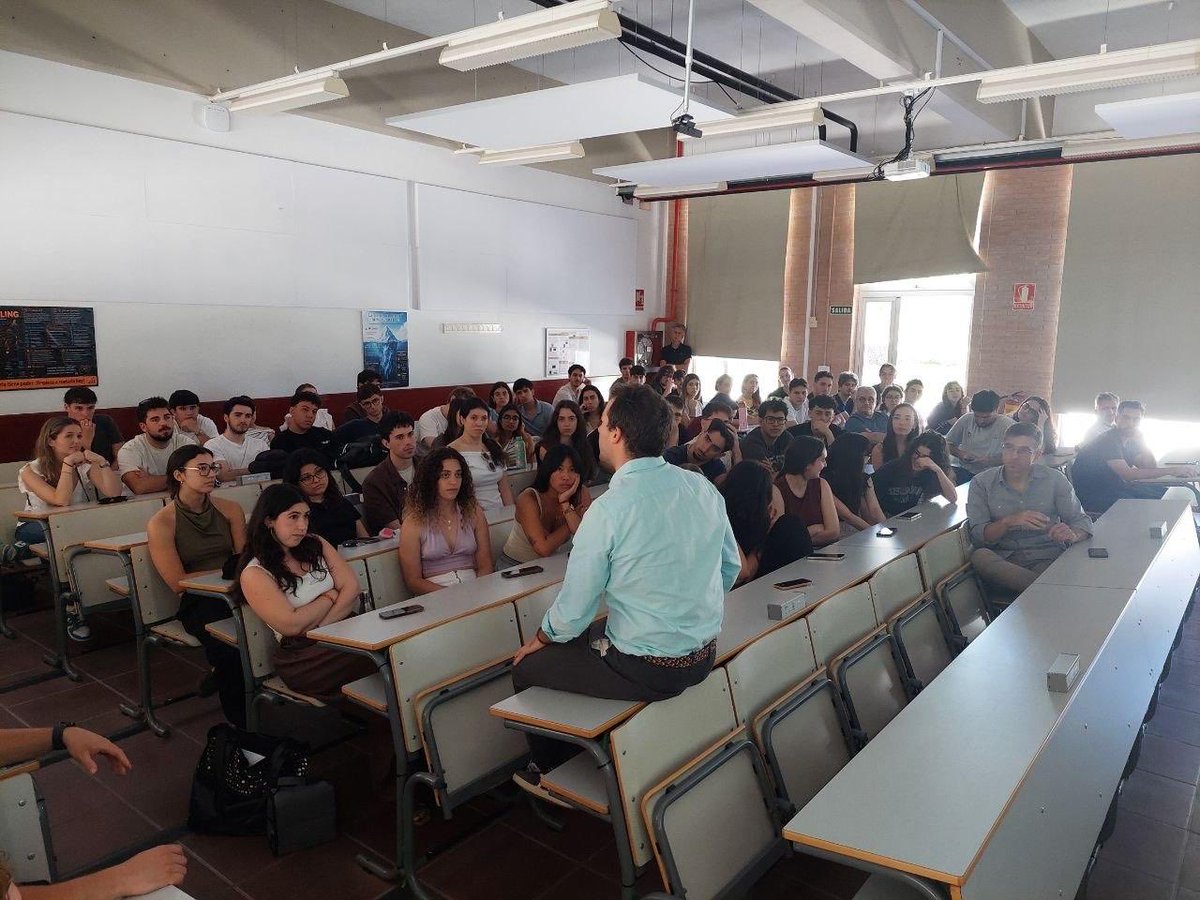 InformaticaUMA's tweet photo. El pasado viernes se celebró la charla de Carlos Huesa Berral en la @InformaticaUMA junto @ConsejoEstudiantesETSIInformatica.@chuesaberral es
Investigador en Harvard y en Mass General Hospital. Un gran referente para demostrar hasta dónde se puede llegar desde la UMA. ¡Gracias! https://t.co/mbriA0mUKL